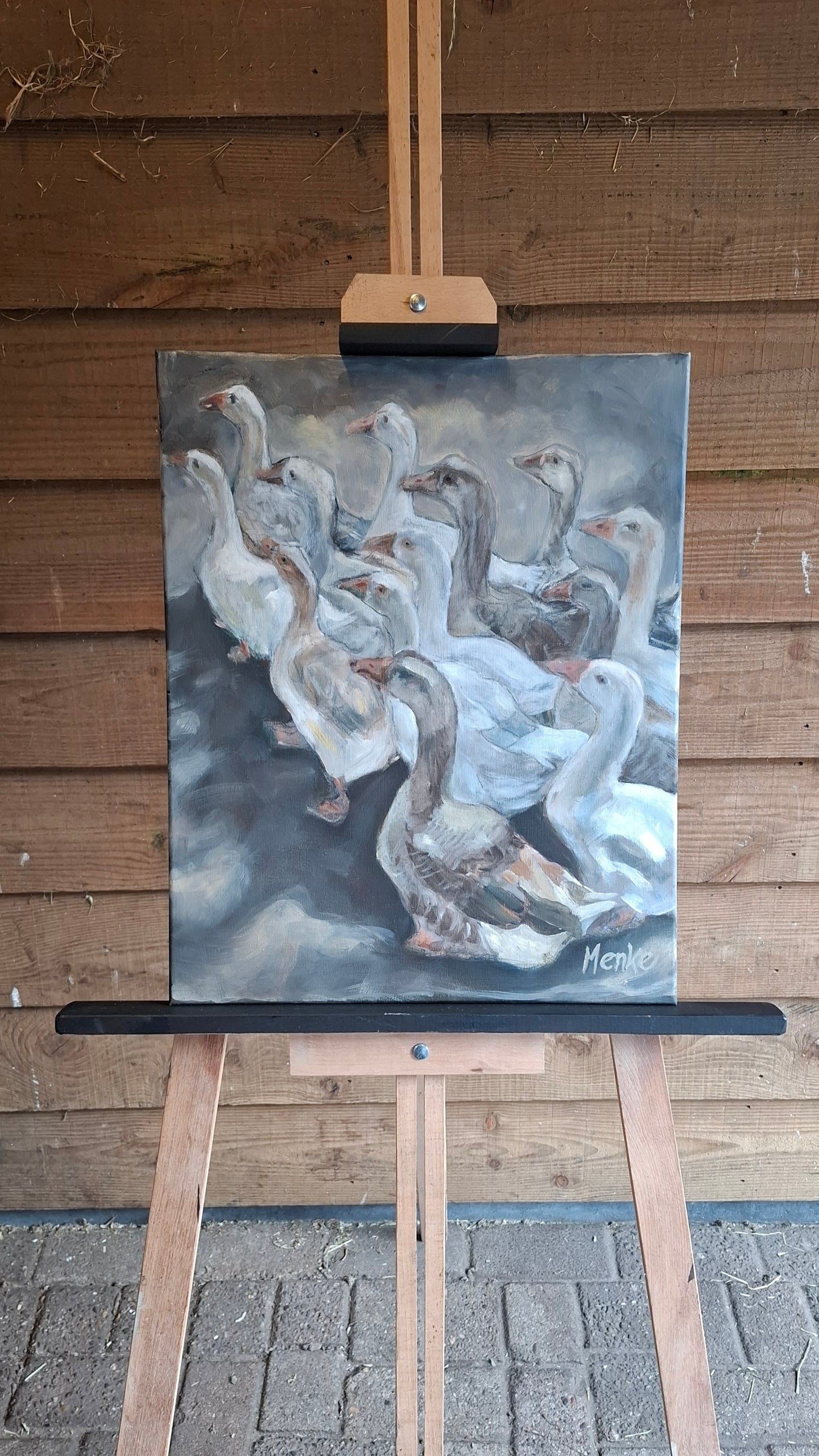 Origineel olieverfschilderij van witte en grauwe ganzen, 40x50 cm, op ezel voor gepotdekselde muur — Eveline Menke Art