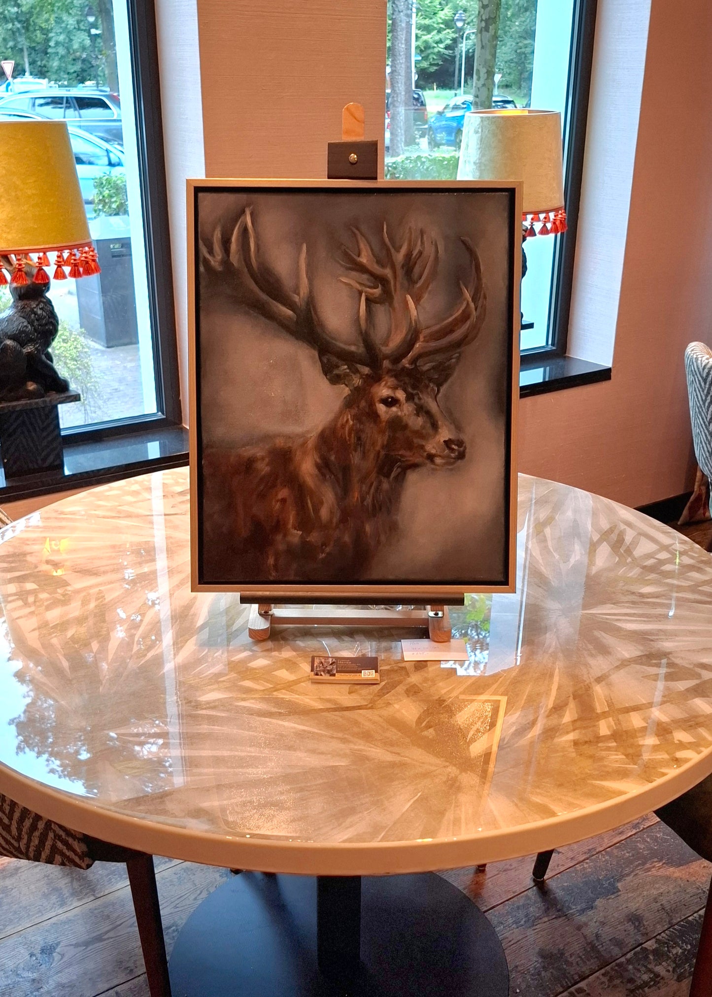 Hert in mistig bos: origineel olieverfschilderij van 40x50 cm inclusief lijst