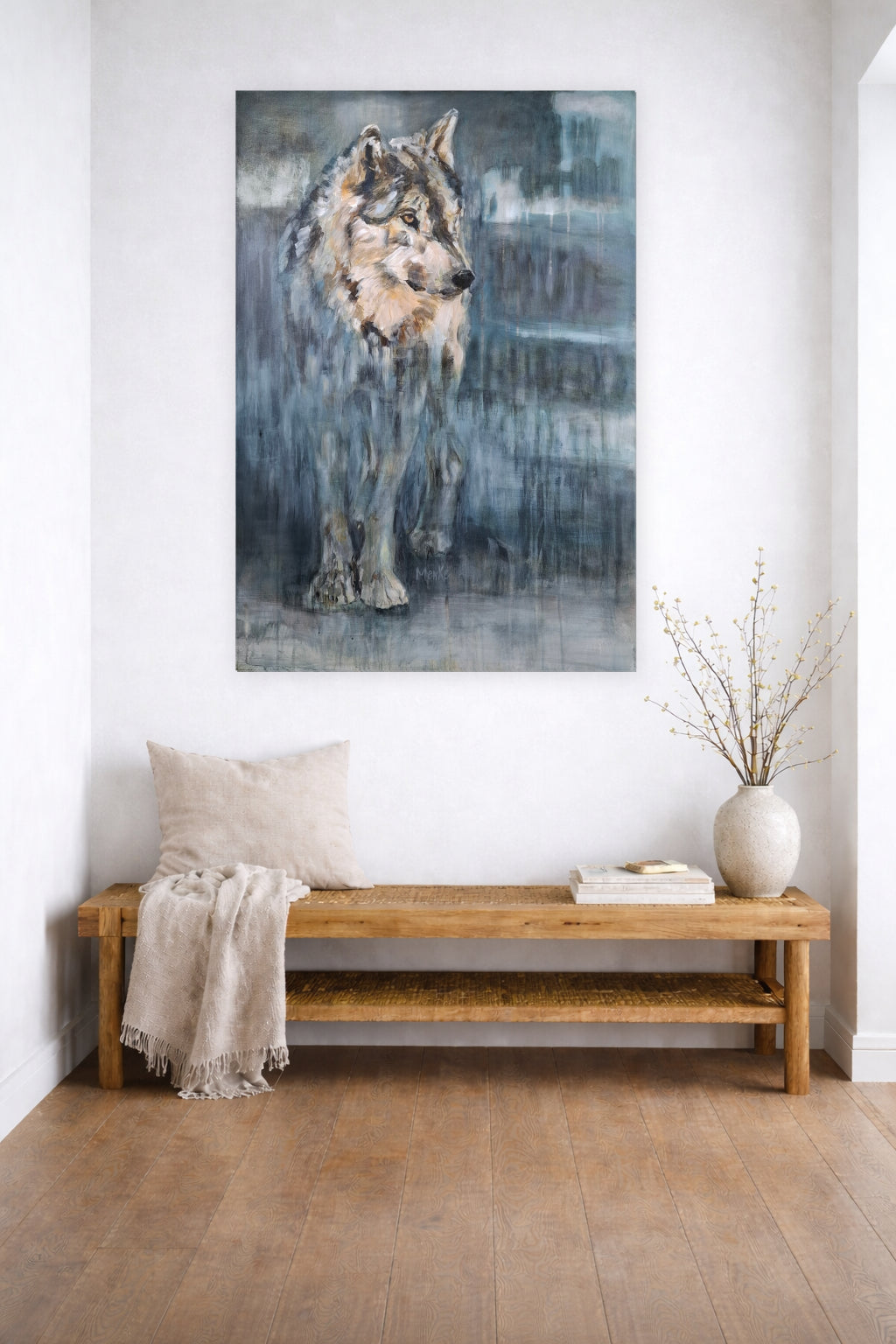 Presence I – Beschouwing | Origineel acrylschilderij wolf in interieur, 70x100 cm – Eveline Menke Art