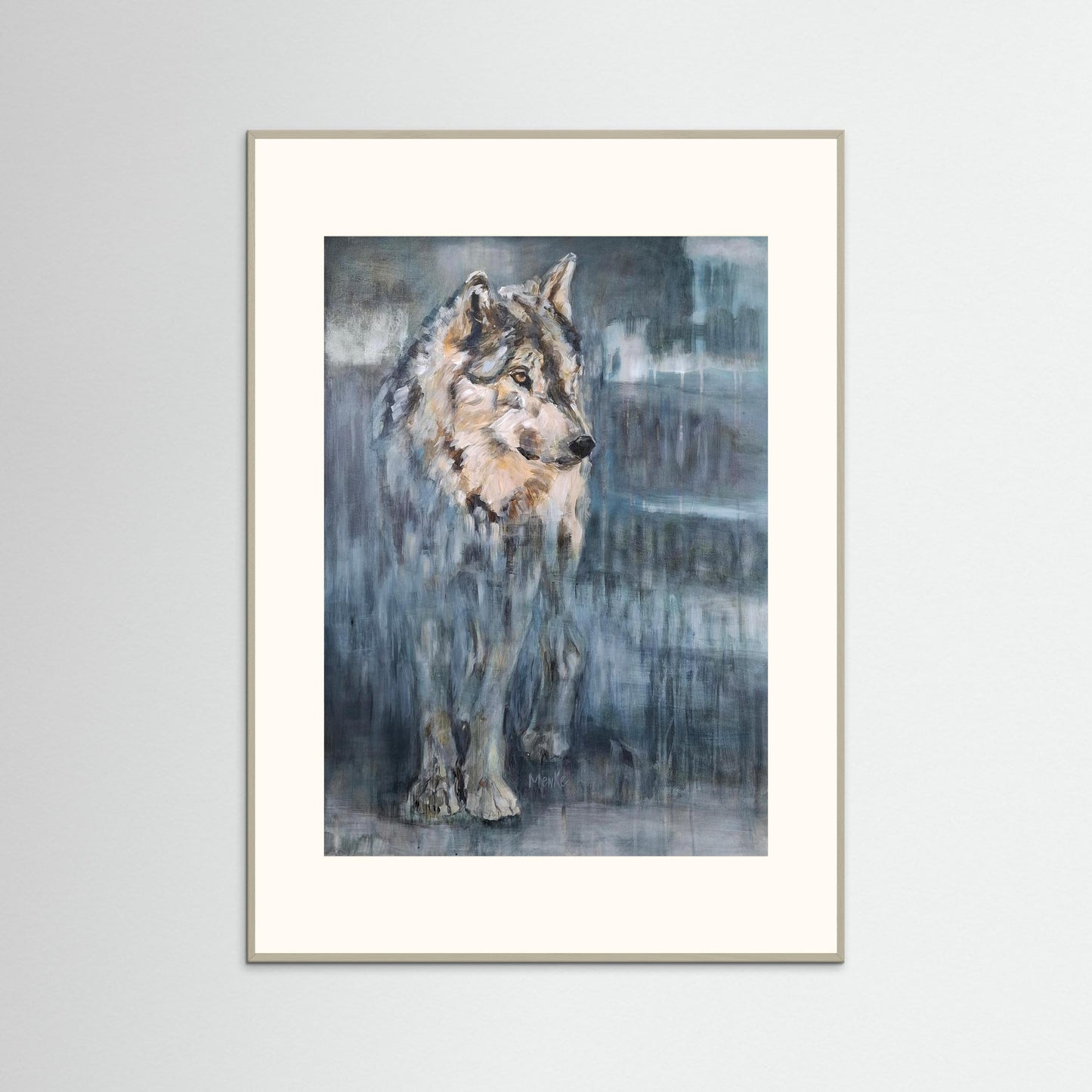 Contemplatie – fine art print van wolf in grijze houten lijst met passepartout | Eveline Menke Art
