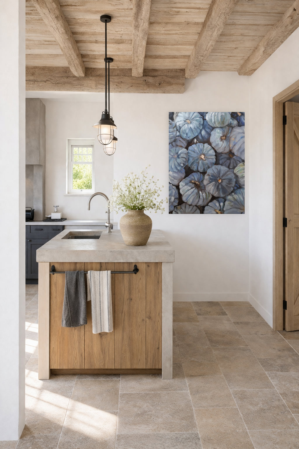 Olieverfschilderij blauwgrijze pompoenen in landelijk interieur, 60x80 cm – Eveline Menke Art
